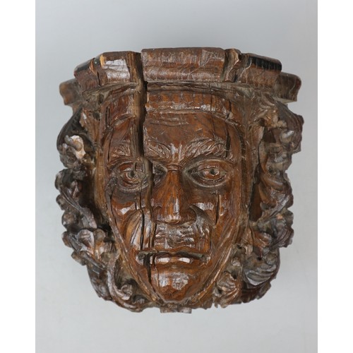 608 - Antique ecclesiastical carved oak head corbel - Approx H: 29cm