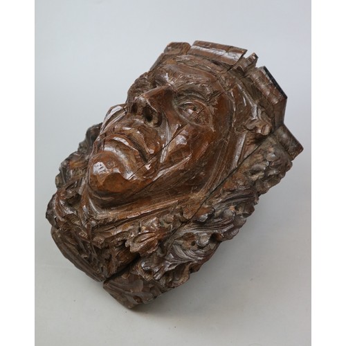 608 - Antique ecclesiastical carved oak head corbel - Approx H: 29cm