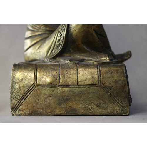 264 - Rare large antique gilt bronze lama Teacher with Tibetan/Sanskrit verse to base - Approx H: 30cm W: ... 