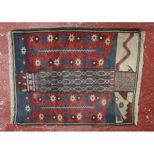 695 - Small patterned rug - Approx 112cm x 84cm