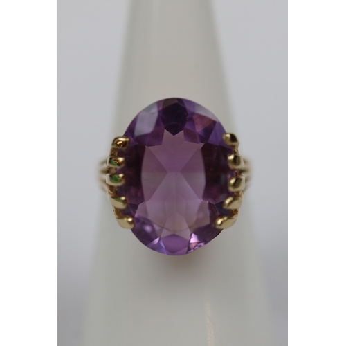 59 - 9ct gold amethyst set ring - Size M