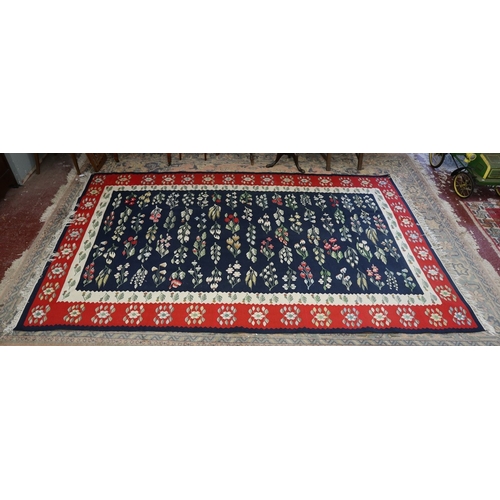 700 - Large floral patterned Kilim rug - Approx 313cm x 199cm