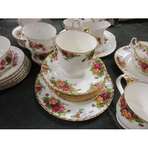 254 - Large collection of Royal Albert Old Country Roses to include dinner service & tea service toget... 