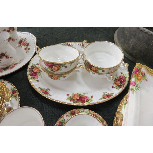 254 - Large collection of Royal Albert Old Country Roses to include dinner service & tea service toget... 