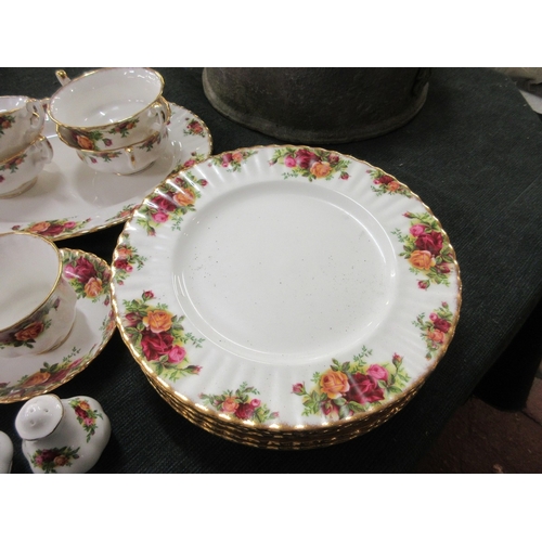 254 - Large collection of Royal Albert Old Country Roses to include dinner service & tea service toget... 