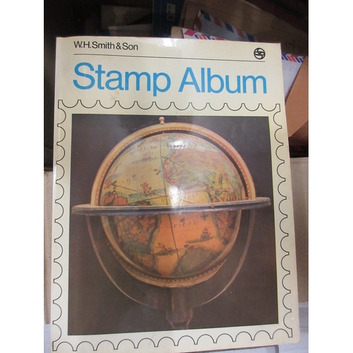 261 - Stamps - World box for sorting in junior albums, pocket stock book of China, USA etc