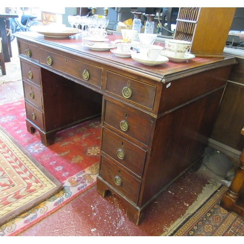 568 - Georgian pedestal desk