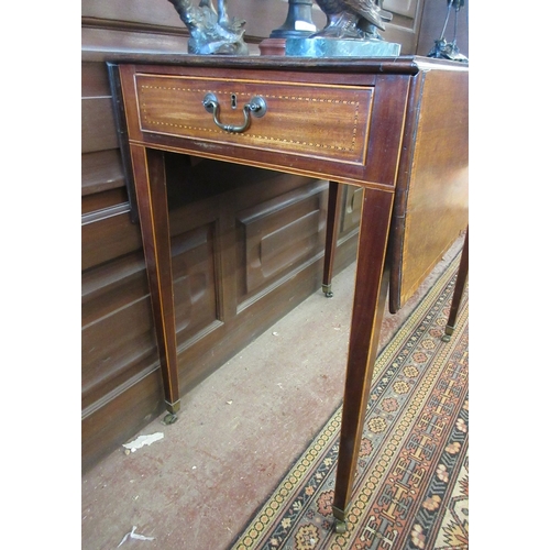 578 - Small mahogany inlaid Pembroke drop leaf table