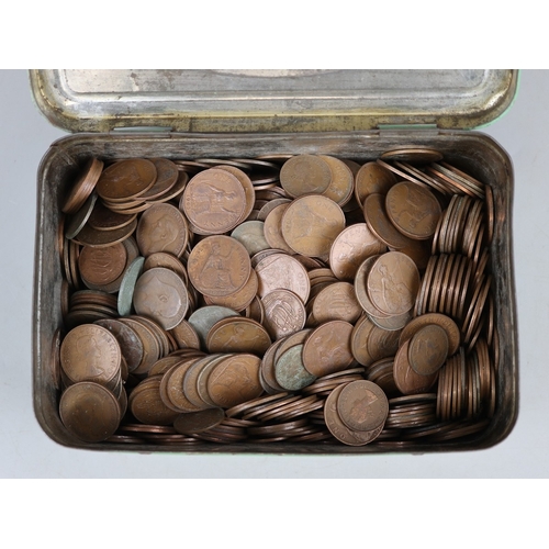 125 - Collection of copper pennies in a metal tin