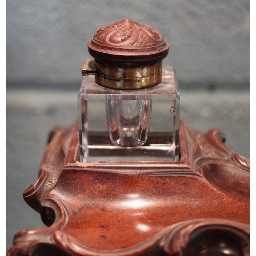 193 - 19thC Napoleon 111 French desk inkwell, of 'Gutta Percha' or 'Bois Durci' with glass Inkwell, in Lou... 