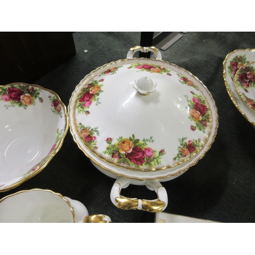 254 - Large collection of Royal Albert Old Country Roses to include dinner service & tea service toget... 