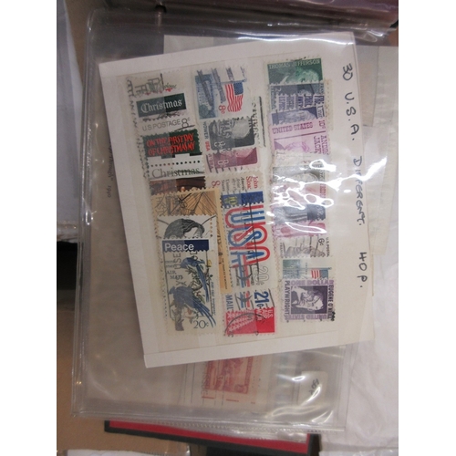 261 - Stamps - World box for sorting in junior albums, pocket stock book of China, USA etc