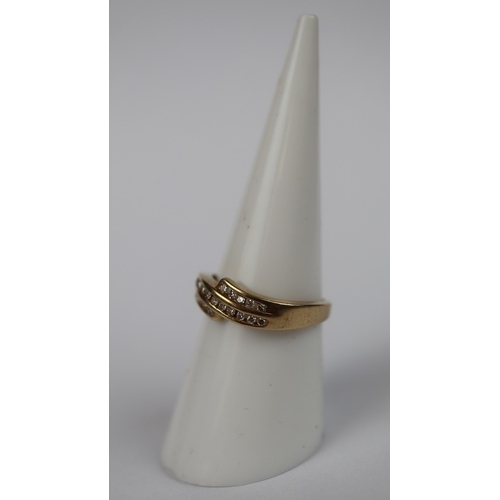 41 - 9ct gold diamond set ring - Ring size: M