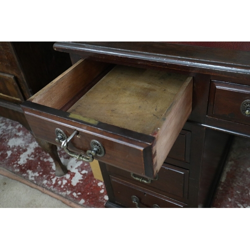 502 - Pedestal desk