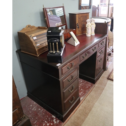 502 - Pedestal desk