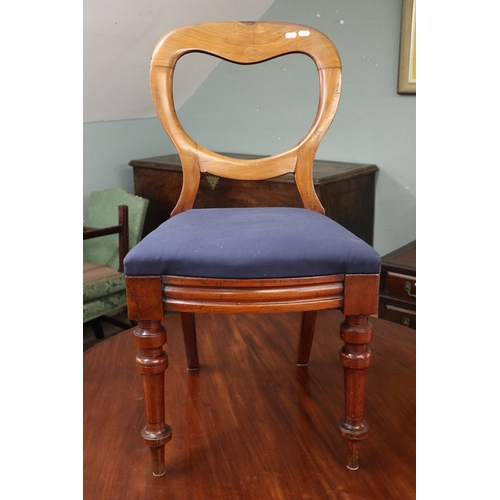 509 - Victorian mahogany pedestal table & set of 4 balloon-back chairs