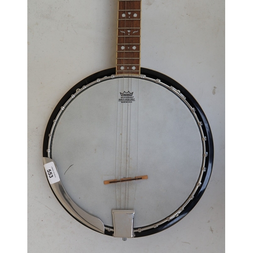 553 - Banjo by Fender