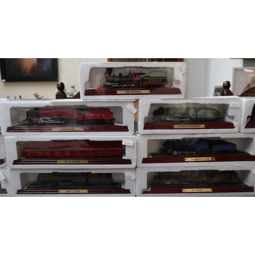 554 - Large collection of Atlas model locomotives to include original boxes and booklets