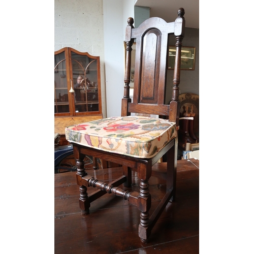 561 - Fine quality reproduction English oak refectory table together with matching set of 6 chairs includi... 