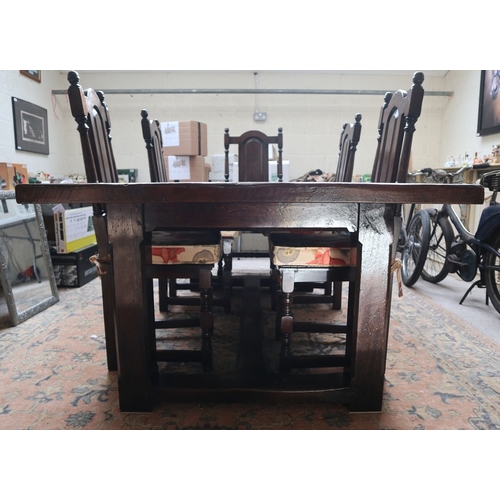 561 - Fine quality reproduction English oak refectory table together with matching set of 6 chairs includi... 