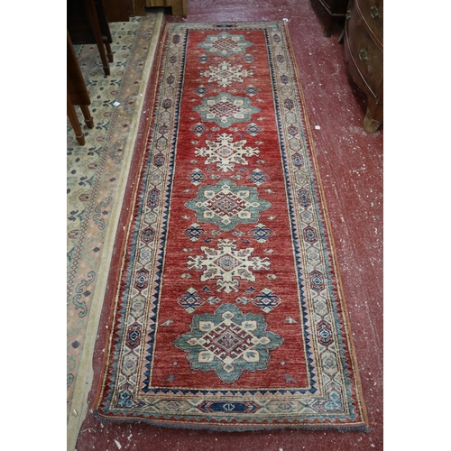 589 - Red pattered runner - Approx 252cm x 86cm