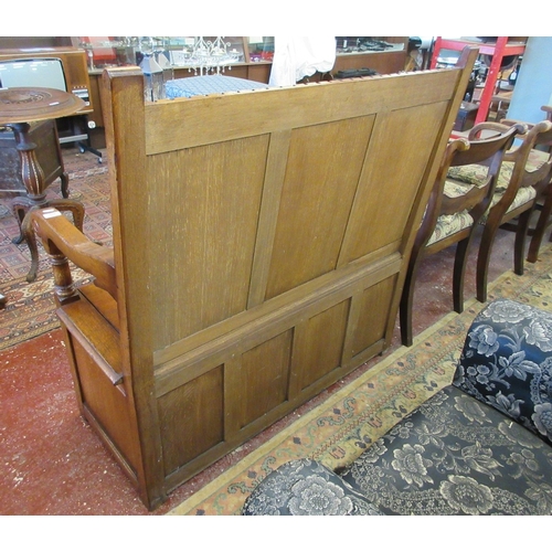 600 - Fine quality English oak settle by Titchmarsh and Goodwin