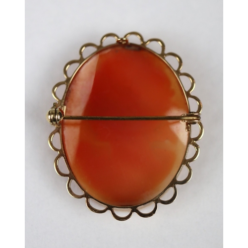 72 - 9ct gold cameo brooch/pendant