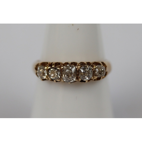 76 - 18ct gold diamond set ring - Ring size: N