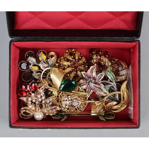 91 - Box of vintage brooches