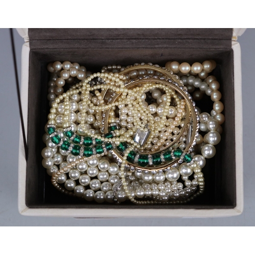 93 - Collection of pearls in jewellery box