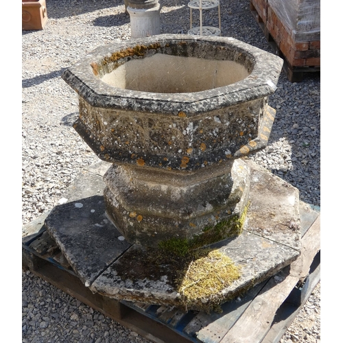 99 - Large antique stone font - Height: 73cm