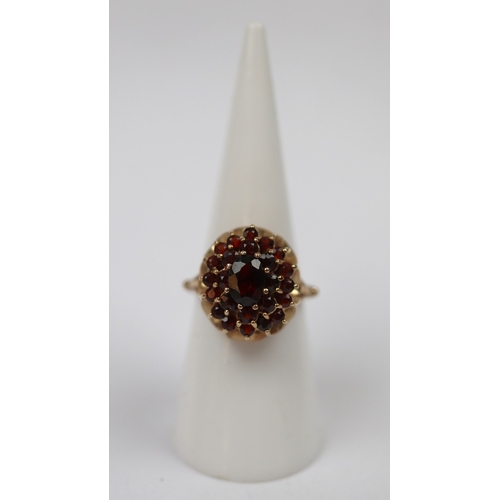72 - 9ct gold garnet cluster ring - Size M - Approx 4.6g