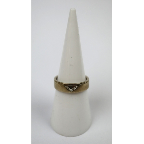 76 - 9ct gold diamond set ring - Size M - Approx weight 4g