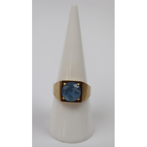 82 - 9ct gold blue zircon ring - Size - Approx 3.3g
