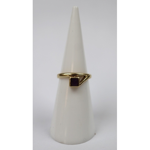 88 - 9ct gold amethyst ring - Size I