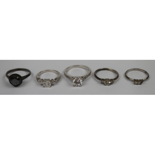 98 - 5 stone set silver rings