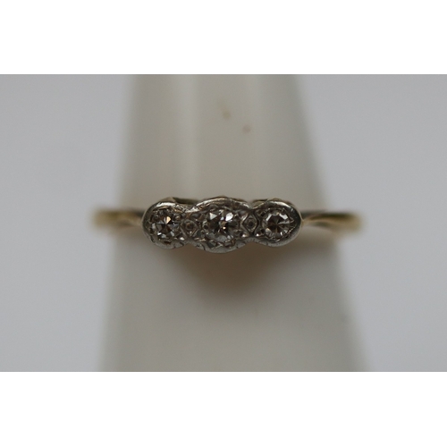 22 - 18ct gold diamond set ring - Size K