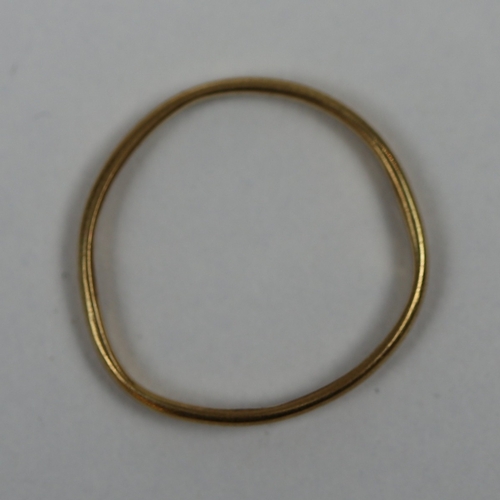 62 - 22ct gold band - Size O - Approx 1.4g