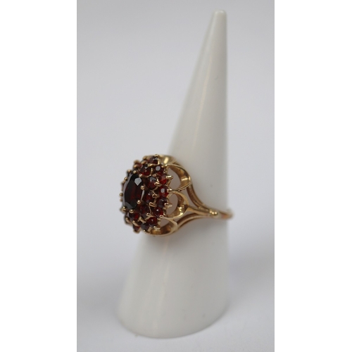 72 - 9ct gold garnet cluster ring - Size M - Approx 4.6g