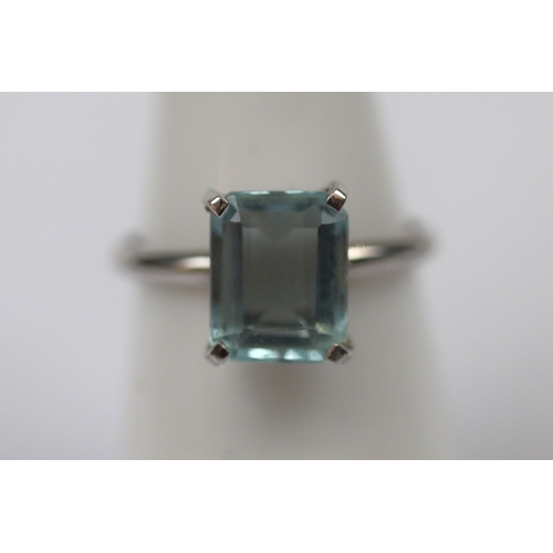 73 - 18ct white gold ring set with large aquamarine stone - Size M