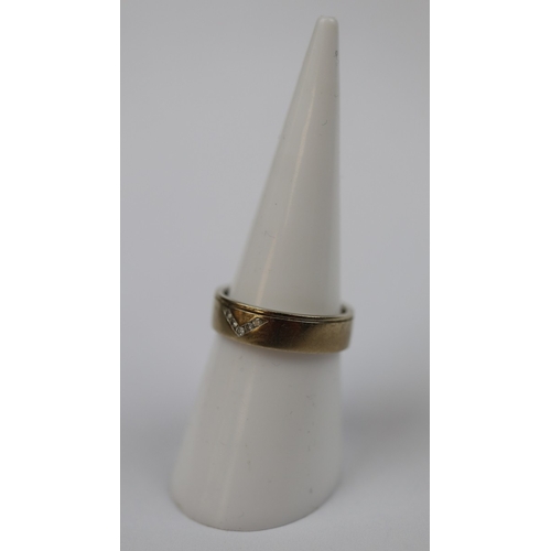 76 - 9ct gold diamond set ring - Size M - Approx weight 4g