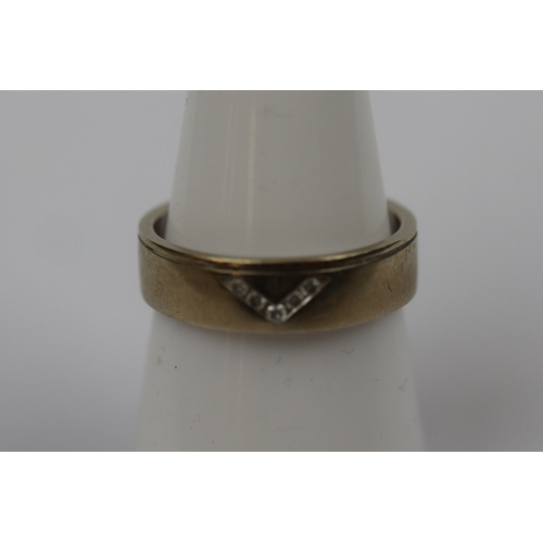 76 - 9ct gold diamond set ring - Size M - Approx weight 4g