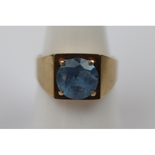 82 - 9ct gold blue zircon ring - Size - Approx 3.3g