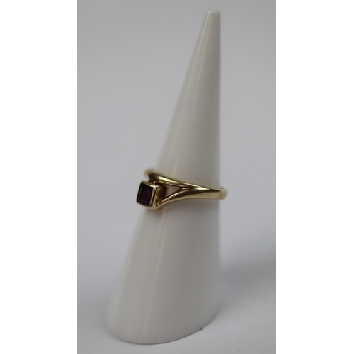 88 - 9ct gold amethyst ring - Size I