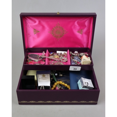 69 - Collection of jewellery and vintage ephemera in jewellery box to include 3 silver rings etc