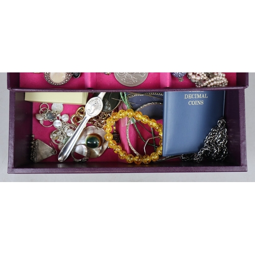 69 - Collection of jewellery and vintage ephemera in jewellery box to include 3 silver rings etc