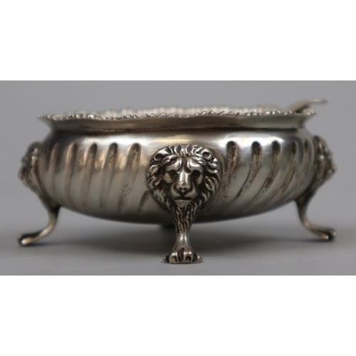 33 - Pair of antique silver hallmarked salt cellars with spoons - Gross weight of 160g