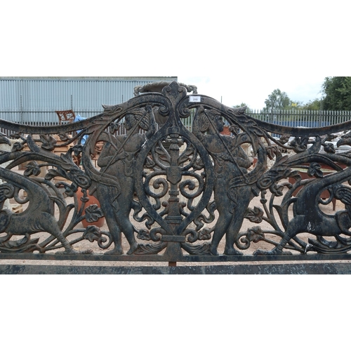 215 - Very heavy vintage cast iron garden bench - 1800mm long(Lots 150 to 297 are off site in Wolverhampto... 