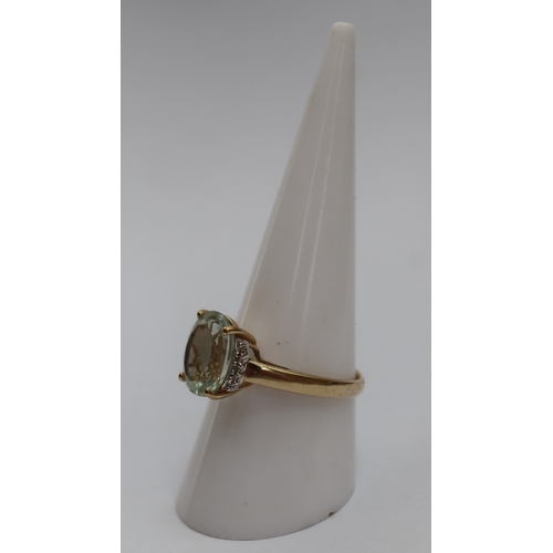 52 - 9ct gold light blue stone set ring with white stone highlights. Size Q