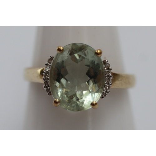 52 - 9ct gold light blue stone set ring with white stone highlights. Size Q